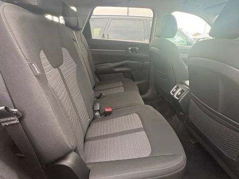 Certified 2025 Kia Sorento LX FWD image 7