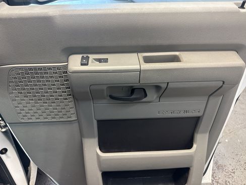 Used 2014 Ford E-150 and Econoline 150 w/ Power Group RWD image 19