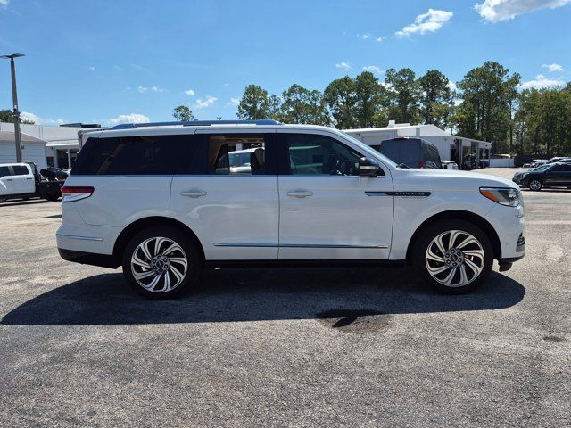 Used 2023 Lincoln Navigator Reserve AWD/4WD image 4