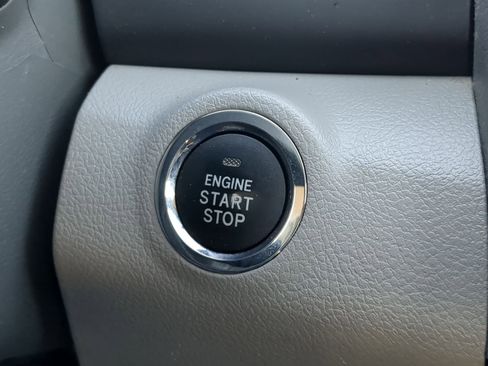 Used 2009 Toyota Camry XLE image 18