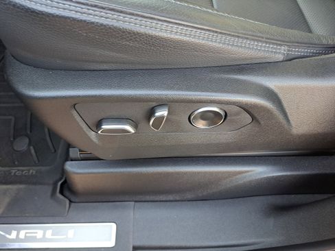 Used 2024 GMC Yukon Denali image 15