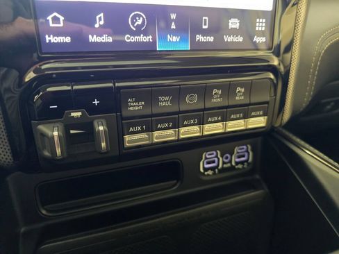 Used 2023 RAM 3500 Limited AWD/4WD image 31