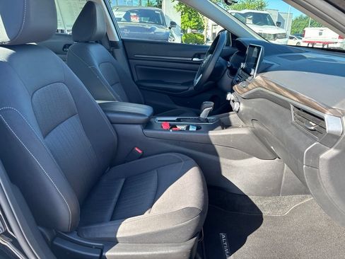 Used 2025 Nissan Altima 2.5 SV FWD image 51