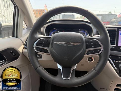 Used 2024 Chrysler Pacifica Touring-L FWD image 19