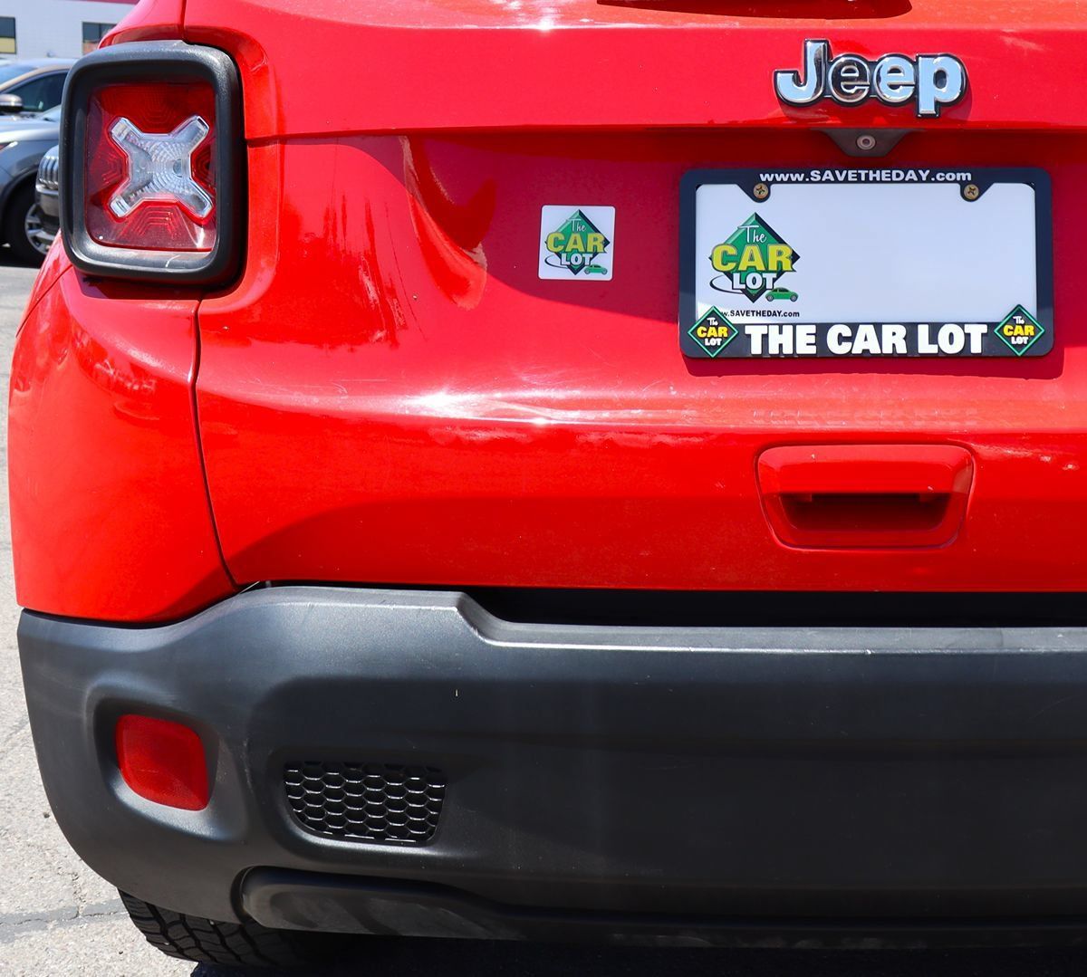Used 2018 Jeep Renegade Latitude FWD image 19