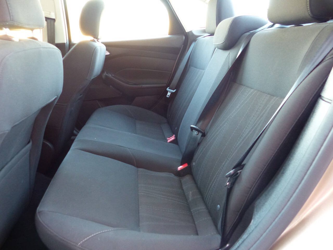 Used 2017 Ford Focus SE FWD image 35