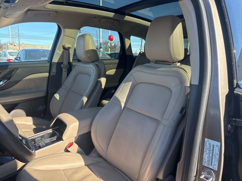 Used 2021 Lincoln Corsair FWD w/ Premium Package image 13