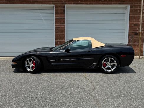 Used 2002 Chevrolet Corvette Convertible w/ Preferred Equipment Group1 image 4