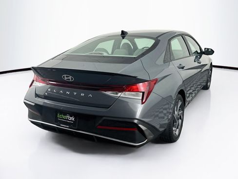 Used 2025 Hyundai Elantra Sport FWD image 9