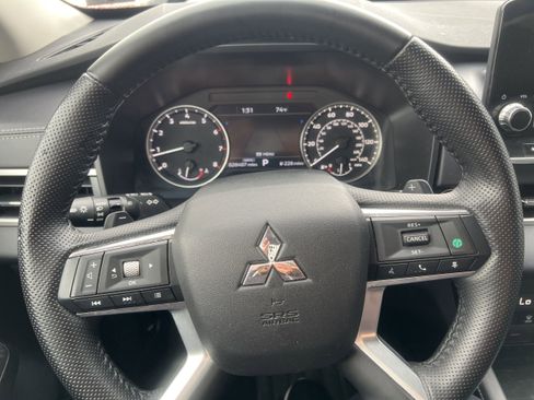 Used 2024 Mitsubishi Outlander AWD image 12