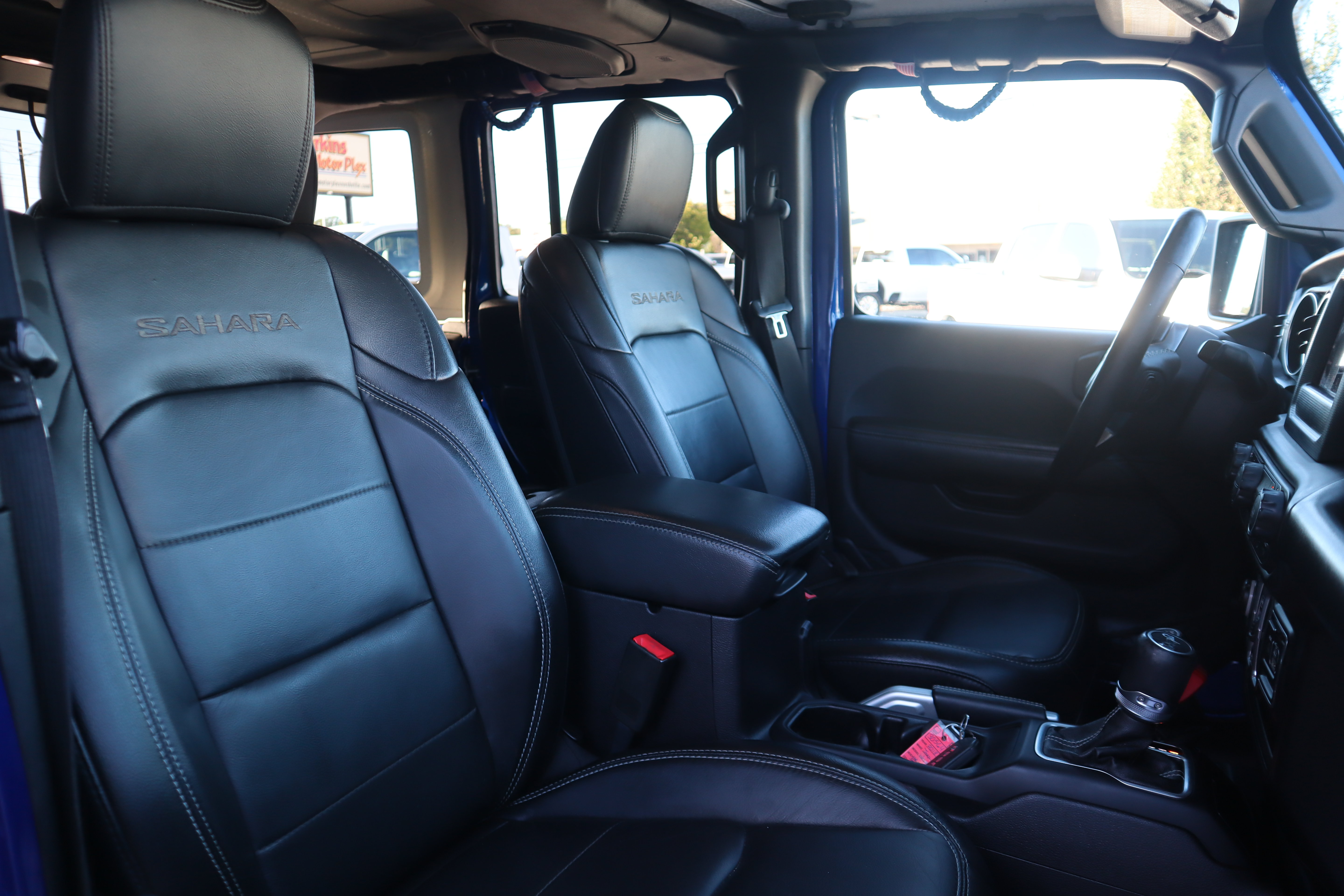 Used 2018 Jeep Wrangler Unlimited Sahara w/ Dual Top Group AWD/4WD image 28