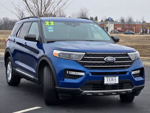Used 2022 Ford Explorer XLT w/ Equipment Group 202A image 3