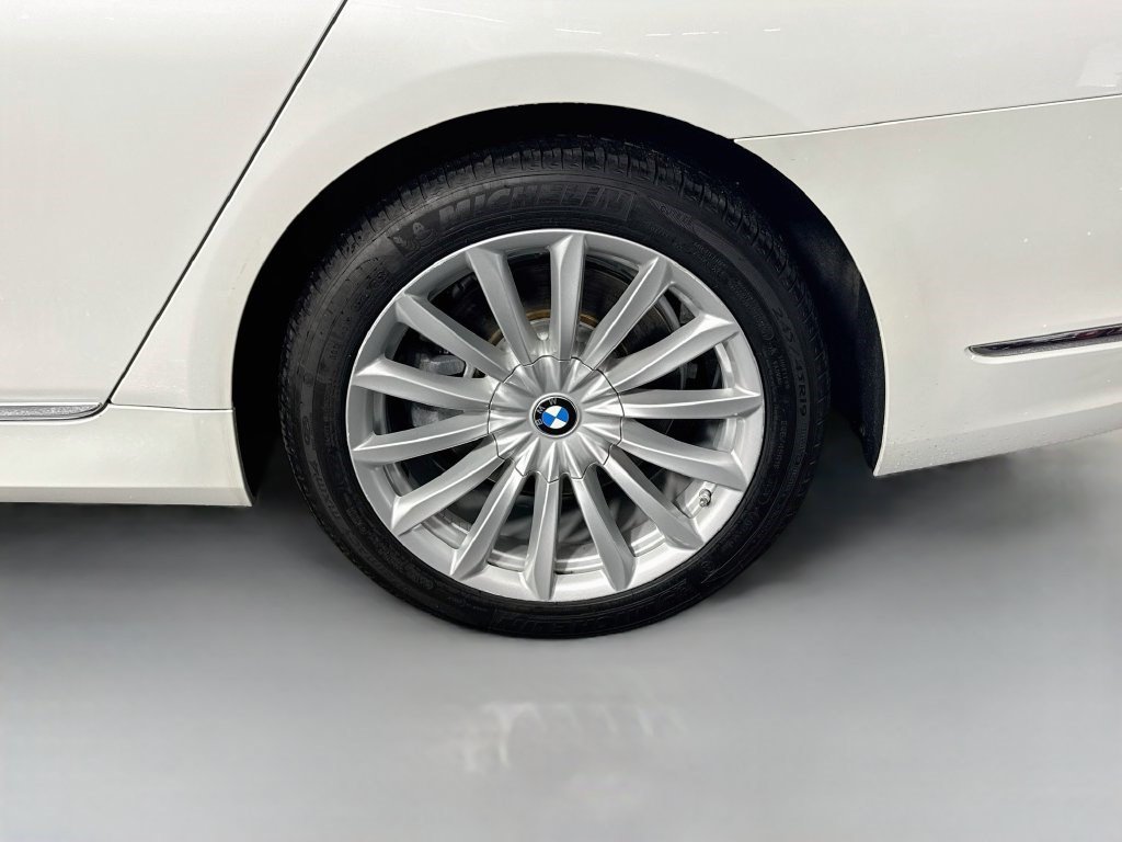 Used 2020 BMW 740i RWD image 36