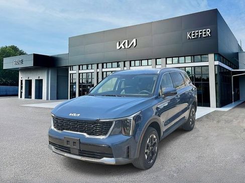 Used 2024 Kia Sorento S image 1
