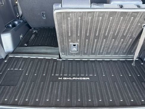 Used 2023 Toyota Highlander LE image 20