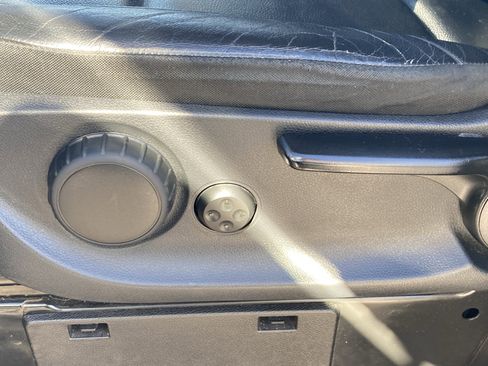 Used 2018 Mercedes-Benz Metris Passenger image 20