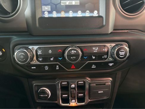 Used 2022 Jeep Gladiator Sport AWD/4WD image 23