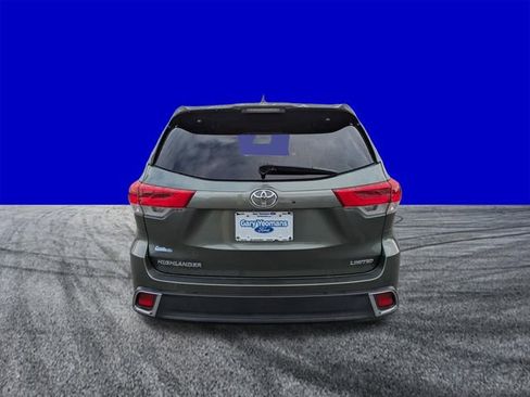 Used 2018 Toyota Highlander Limited Platinum FWD image 5