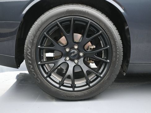 Used 2019 Dodge Challenger R/T w/ Driver Convenience Group RWD image 17