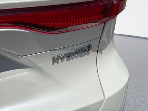 Used 2021 Toyota Venza LE AWD/4WD image 26