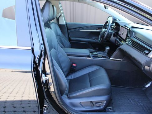 Used 2025 Toyota Camry XLE FWD image 34