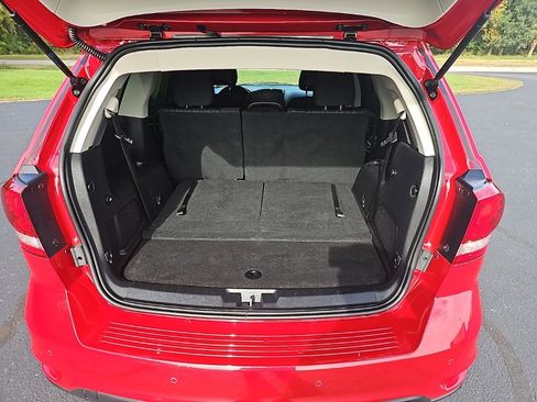 Used 2019 Dodge Journey SE image 27