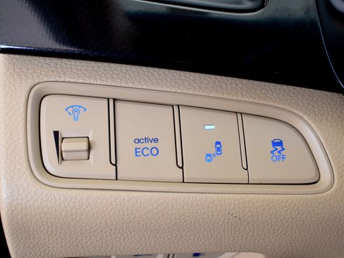 Used 2016 Hyundai Azera FWD image 24