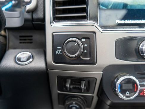 Used 2022 Ford F250 Lariat w/ Black Appearance Package image 31