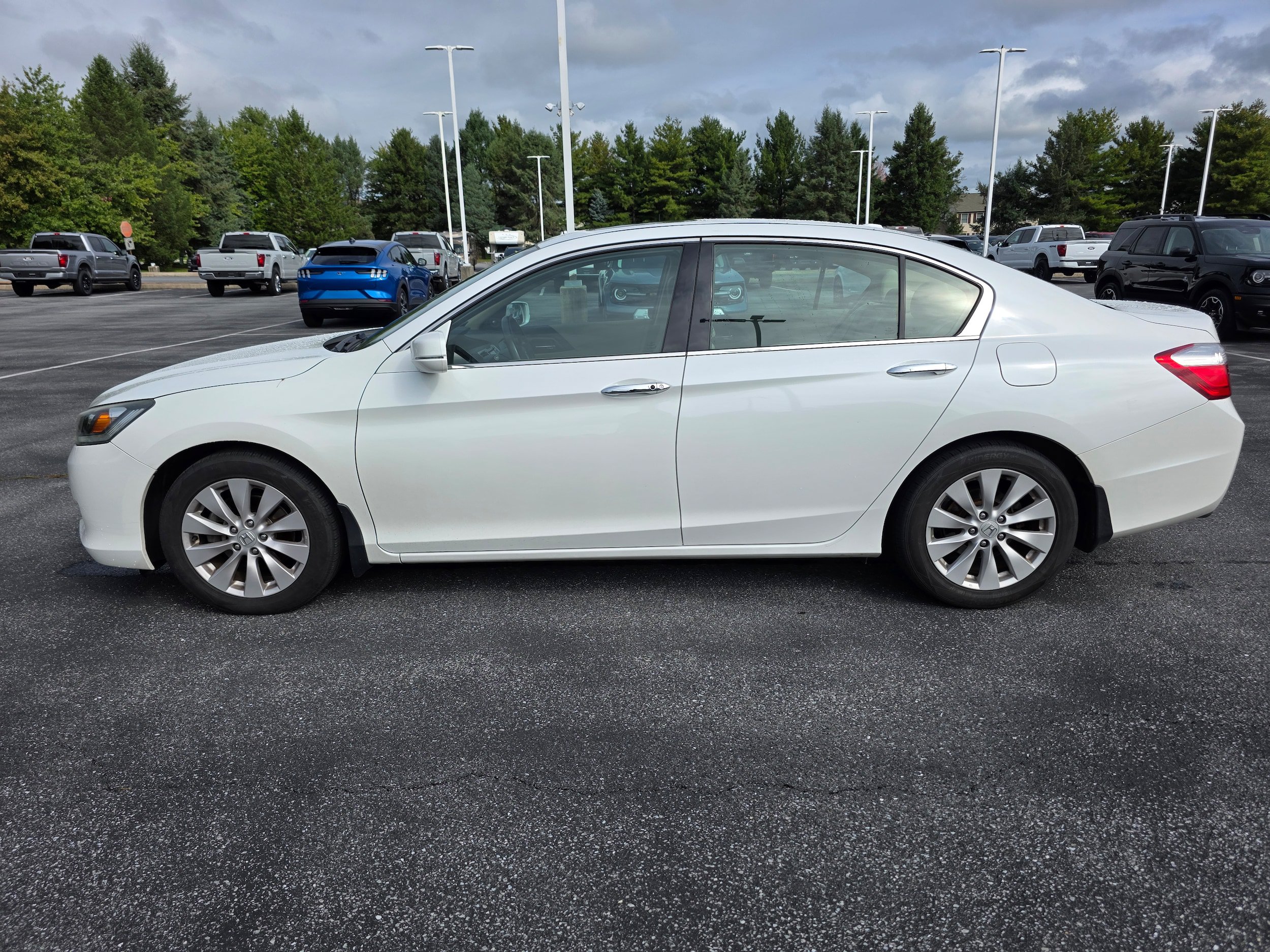 Used 2015 Honda Accord EX-L image 2