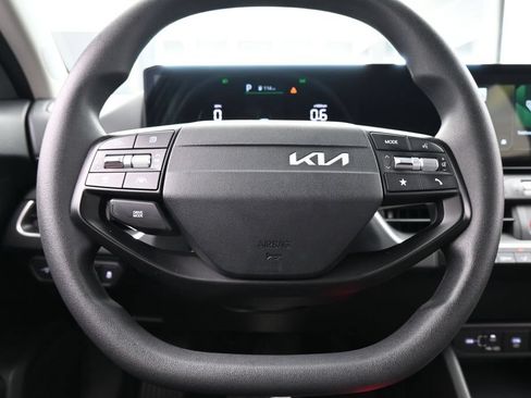 Used 2025 Kia K4 FWD image 26
