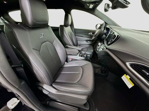 New 2026 Chrysler Pacifica Select w/ S Appearance Package FWD image 28