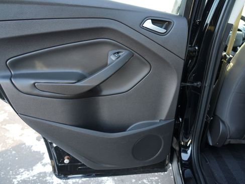 Used 2017 Ford Escape SE image 19