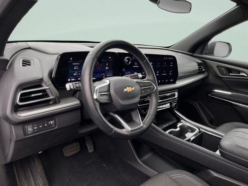Used 2025 Chevrolet Traverse LT w/ Sun and Wheel Package AWD/4WD image 17