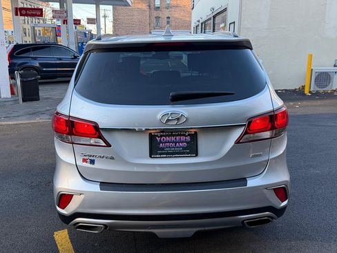 Used 2017 Hyundai Santa Fe SE image 6