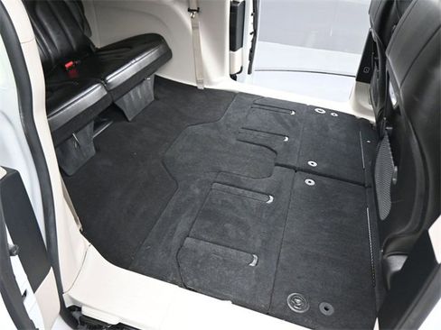 Used 2024 Chrysler Pacifica Touring-L image 13