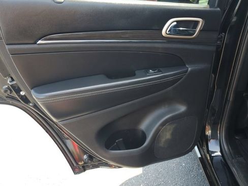Used 2017 Jeep Grand Cherokee Overland AWD/4WD image 14