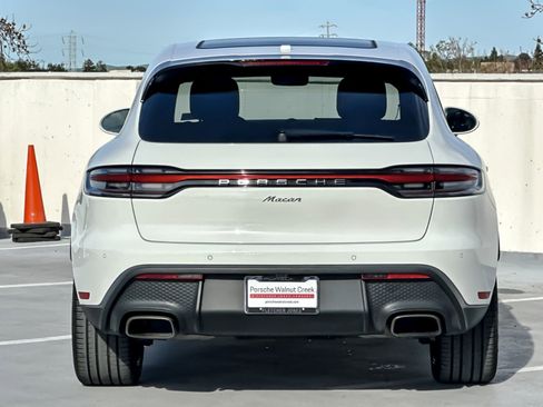 Certified 2024 Porsche Macan image 7