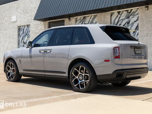 Used 2022 Rolls-Royce Cullinan Black Badge w/ Dark Exterior Package AWD/4WD image 10