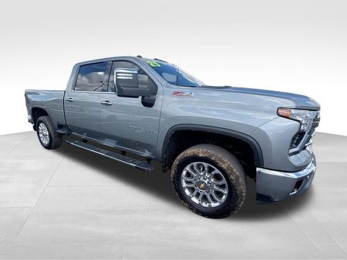 Used 2025 Chevrolet Silverado 2500 LTZ w/ LTZ Plus Package AWD/4WD image 2