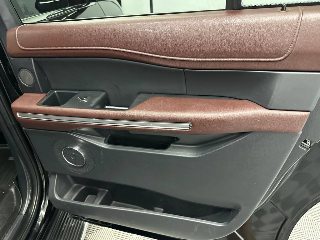 Used 2022 Ford Expedition Max Limited AWD/4WD image 18
