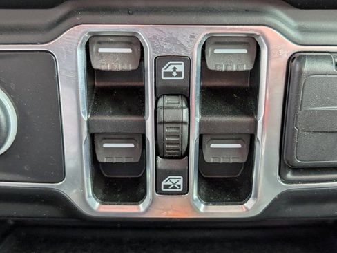 Used 2021 Jeep Gladiator Overland AWD/4WD image 18