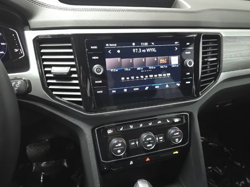 Used 2023 Volkswagen Atlas Cross Sport SE AWD/4WD image 25