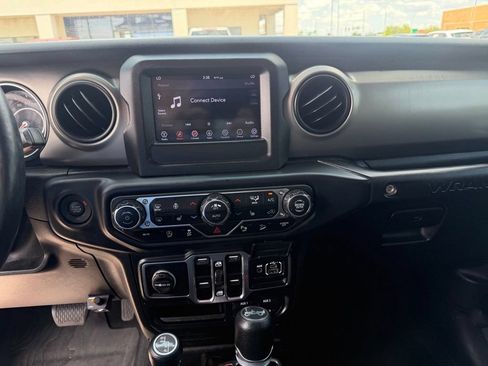 Used 2018 Jeep Wrangler Unlimited Sport S AWD/4WD image 38