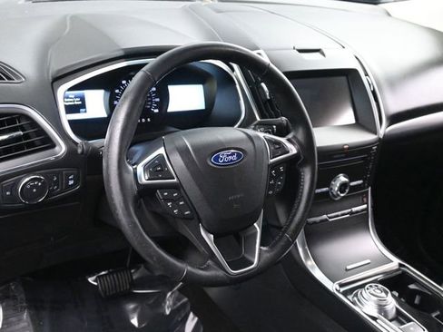 Used 2019 Ford Edge Titanium image 22