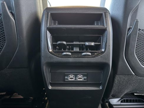 Used 2024 Jeep Grand Cherokee Laredo image 31