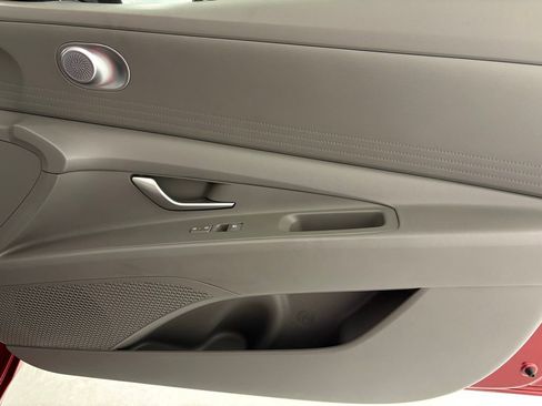 Used 2024 Hyundai Elantra Blue image 40