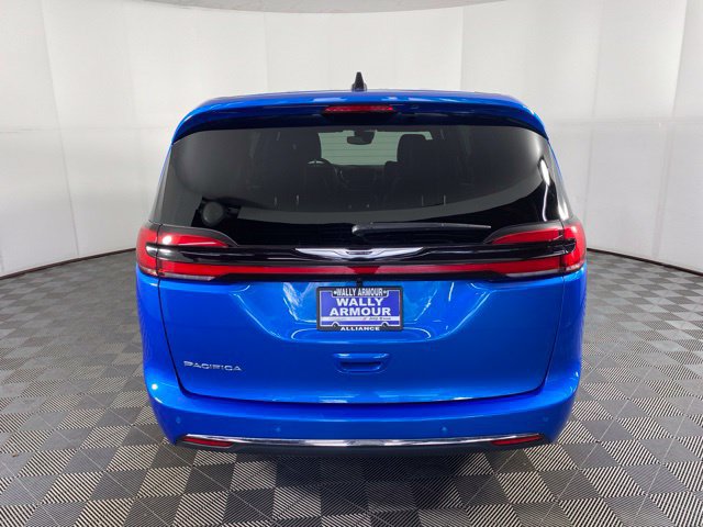 Used 2026 Chrysler Pacifica Select FWD image 8