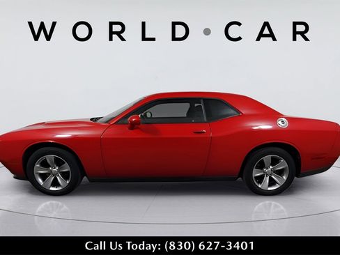 Used 2016 Dodge Challenger SXT image 5