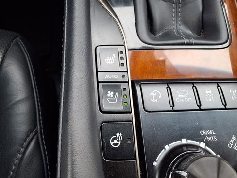 Used 2020 Lexus LX 570 4WD w/ 3rd Row & Luxury Pkg image 15