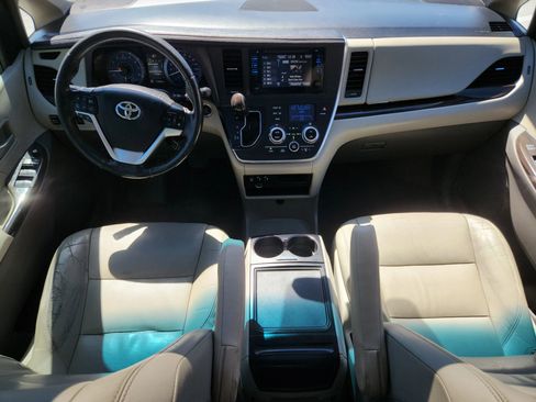 Used 2015 Toyota Sienna XLE w/ XLE Navigation Package image 40